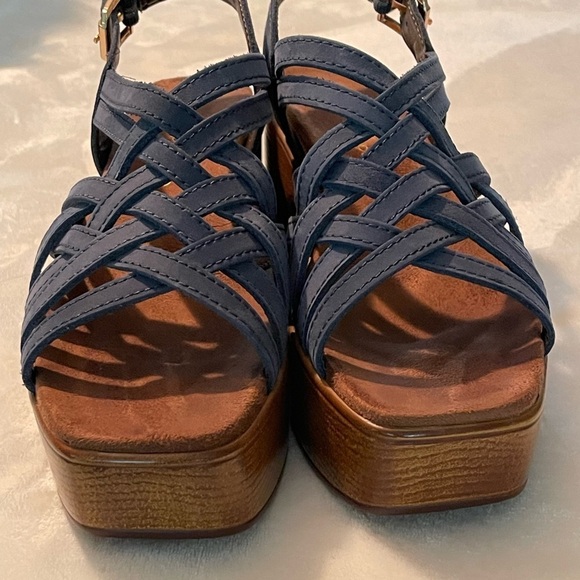 House of Harlow 1960 Platform Sandals. They go with everything! Like new! - Picture 10 of 10